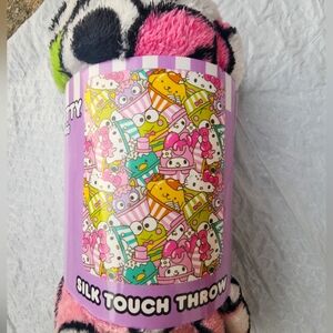 Hello Kitty Pink and Green Silk Touch Throw💓🐈‍⬛️💚